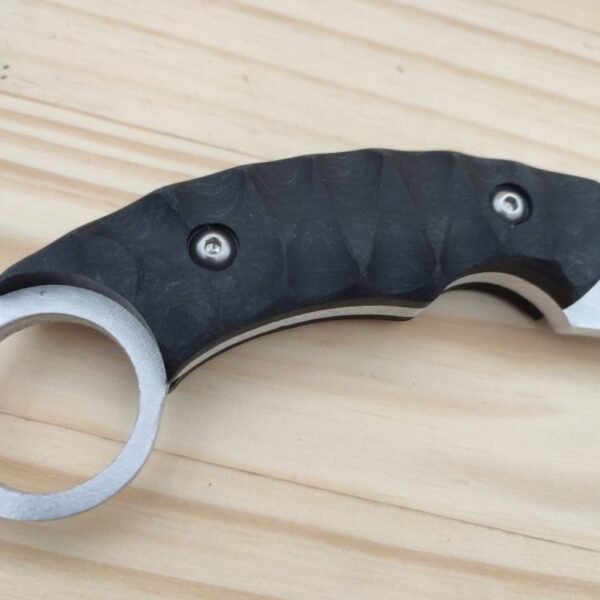 AT-07 – Karambit